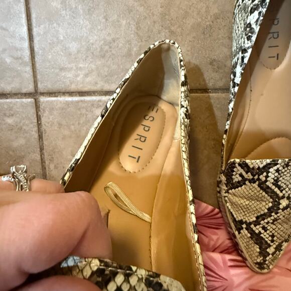 Esprit Women’s 7.5 Faux Snake Skin Pointed Toe Flats - Picture 9 of 9